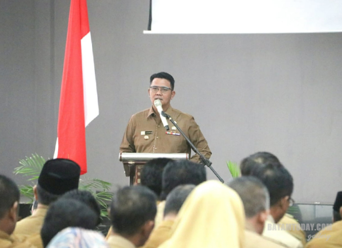 Bupati Bintan Apri Sujadi saat memberikan sambutan dalam acara penyerahan DPA ABDes